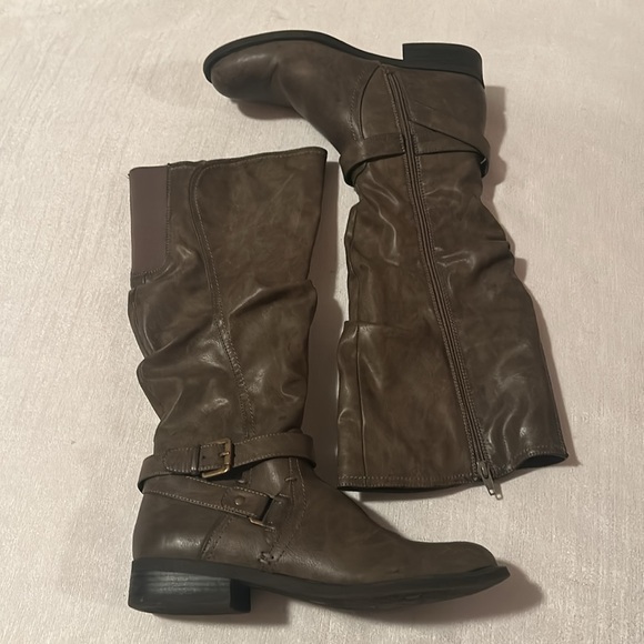 White Mountain Women’s ‘Layton’ Wide Calf Heeled Boots Khaki Green Color Size 9 - Picture 6 of 16